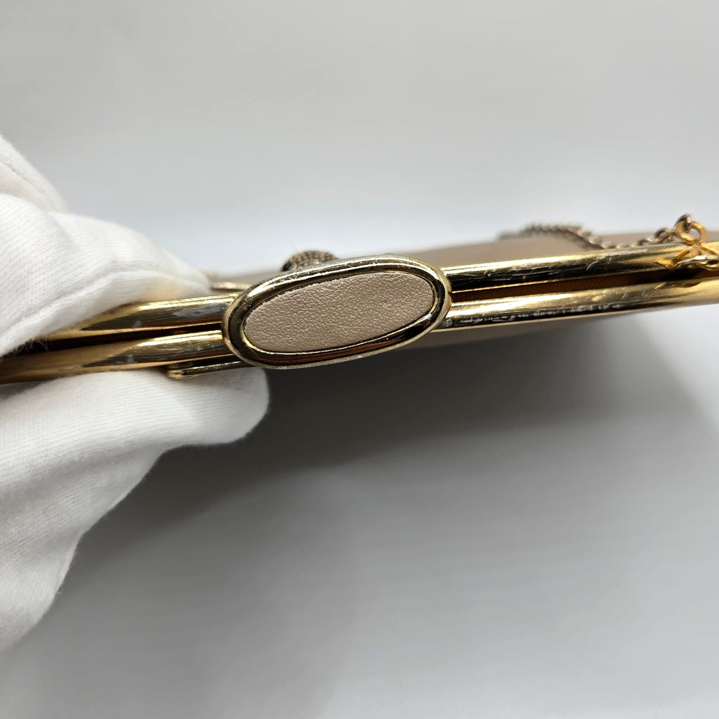 Vintage ETRA grey-brown leather clutch bag with antique silver shoulder chain and bee brooch pin