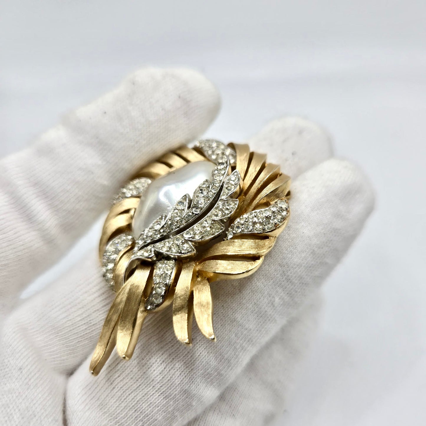 Vintage Trifari crown Alfred Philippe Fantasia Faux Baroque Pearl Gold tone Rhinestone Brooch pin