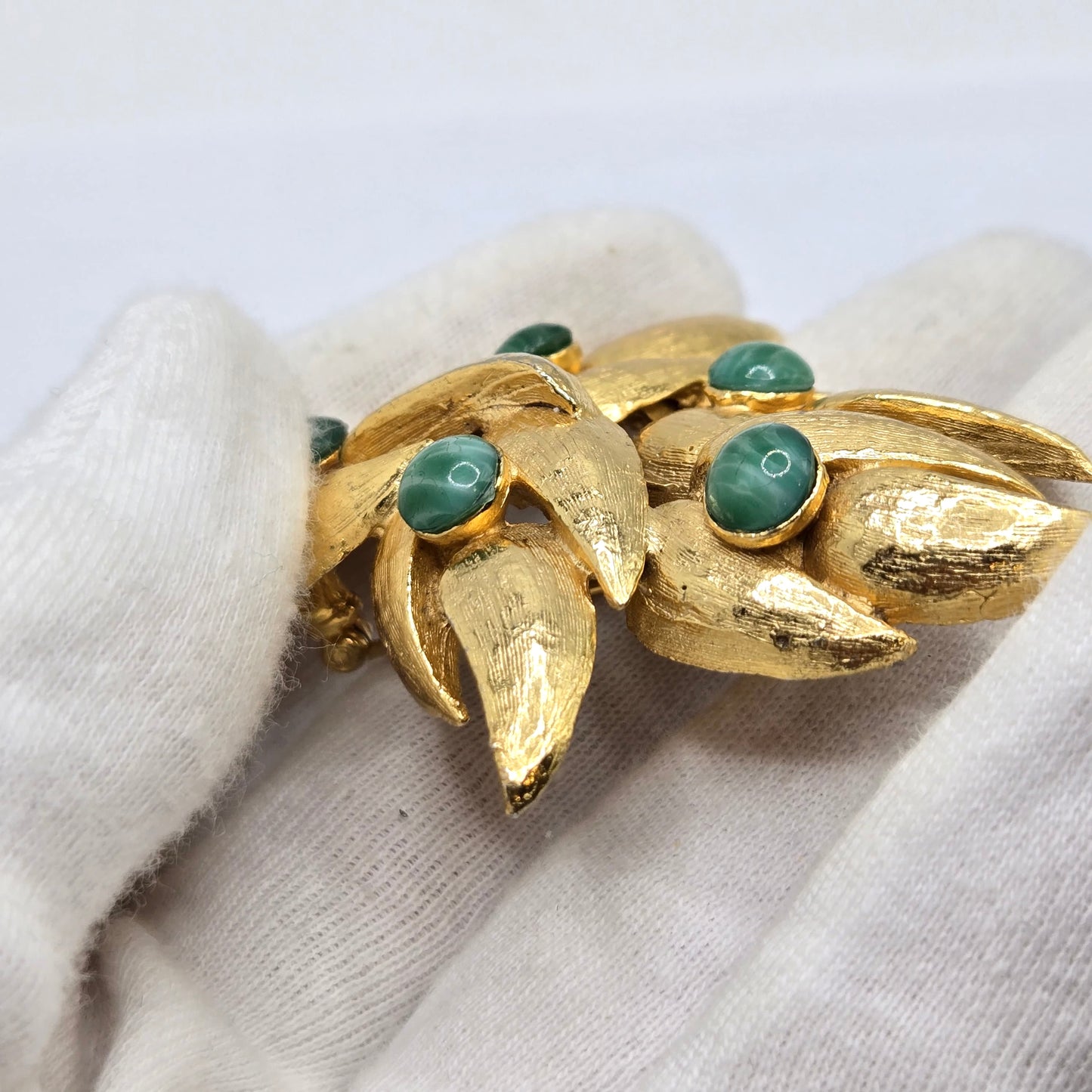 Vintage Designer Runway Beautiful Gold tone with green Faux Jade Brooch Pin
