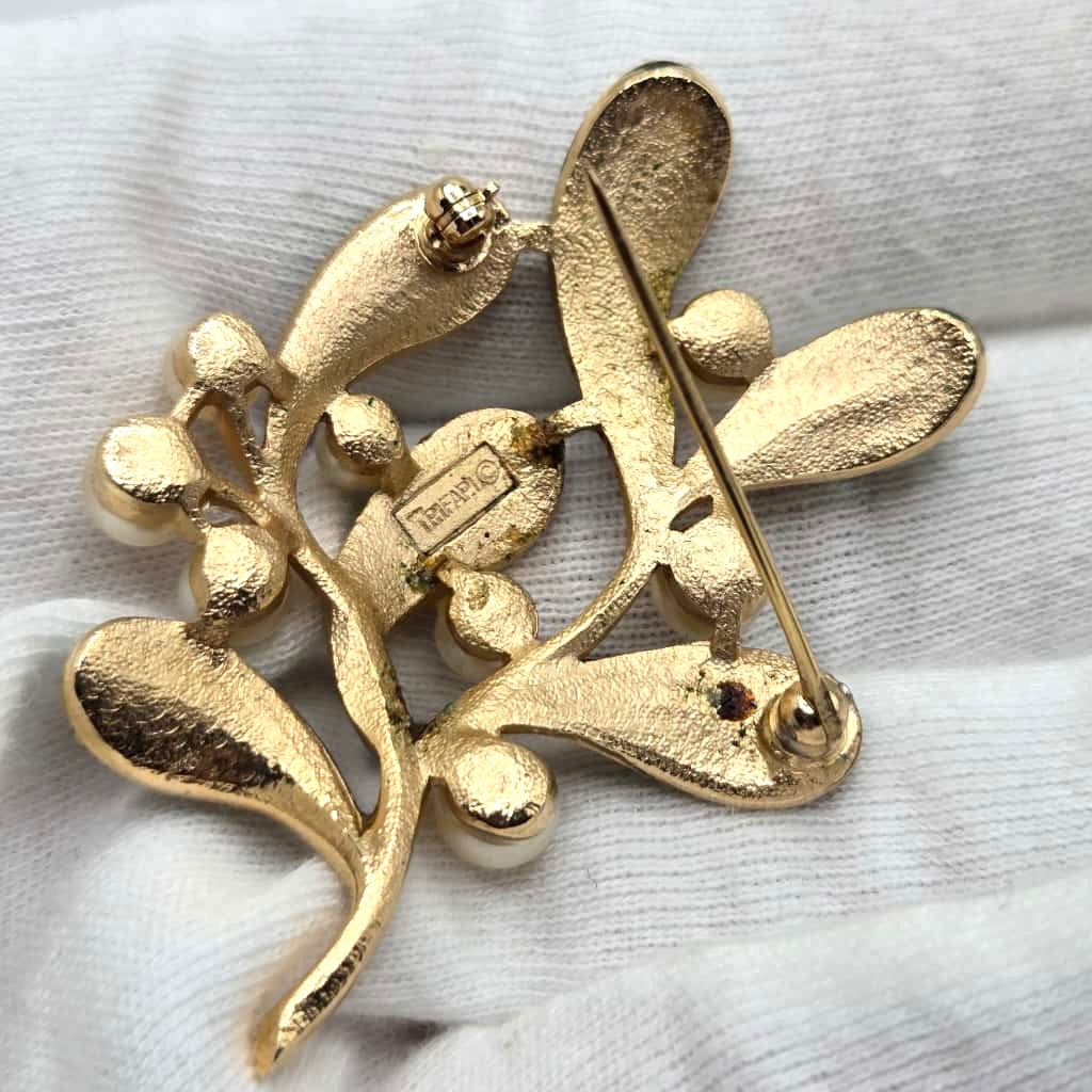 Vintage TRIFARI crown Mistletoe Green Enamel Faux Pearl gold tone brooch pin