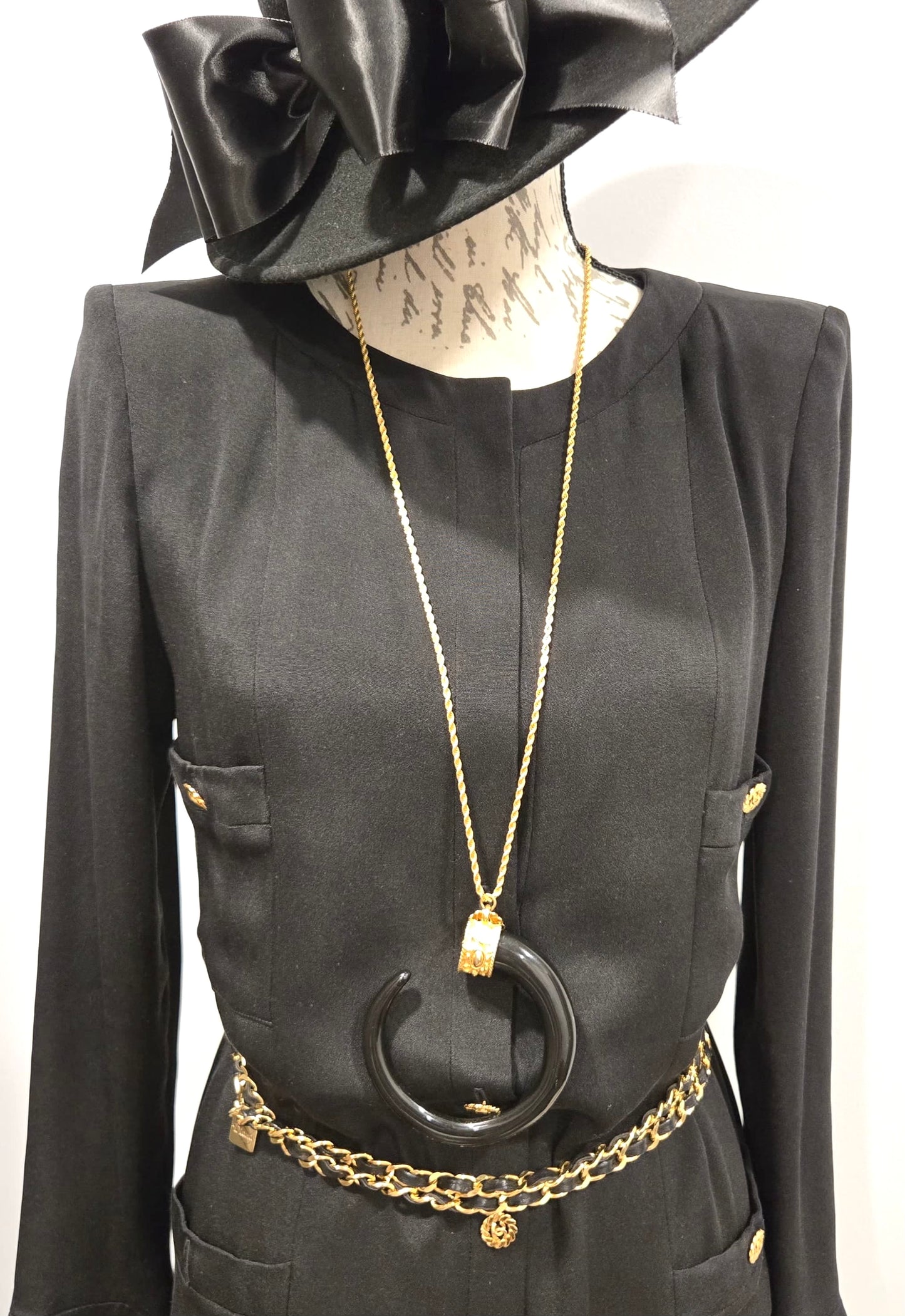 Vintage KENNETH LANE Black Resin Tusk Pendant Gold Tone Chain Necklace