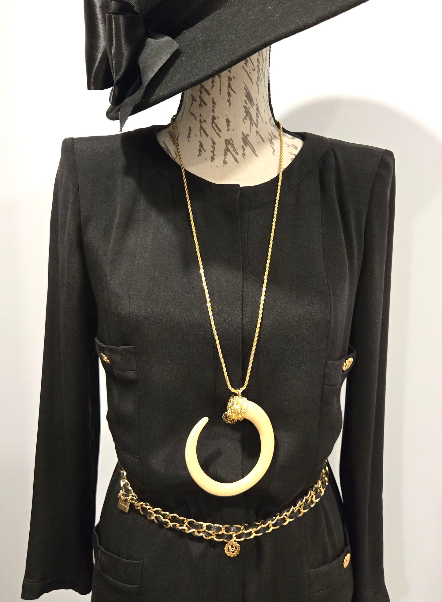 Vintage KENNETH LANE Cream Resin Tusk Pendant Gold Tone Chain Necklace