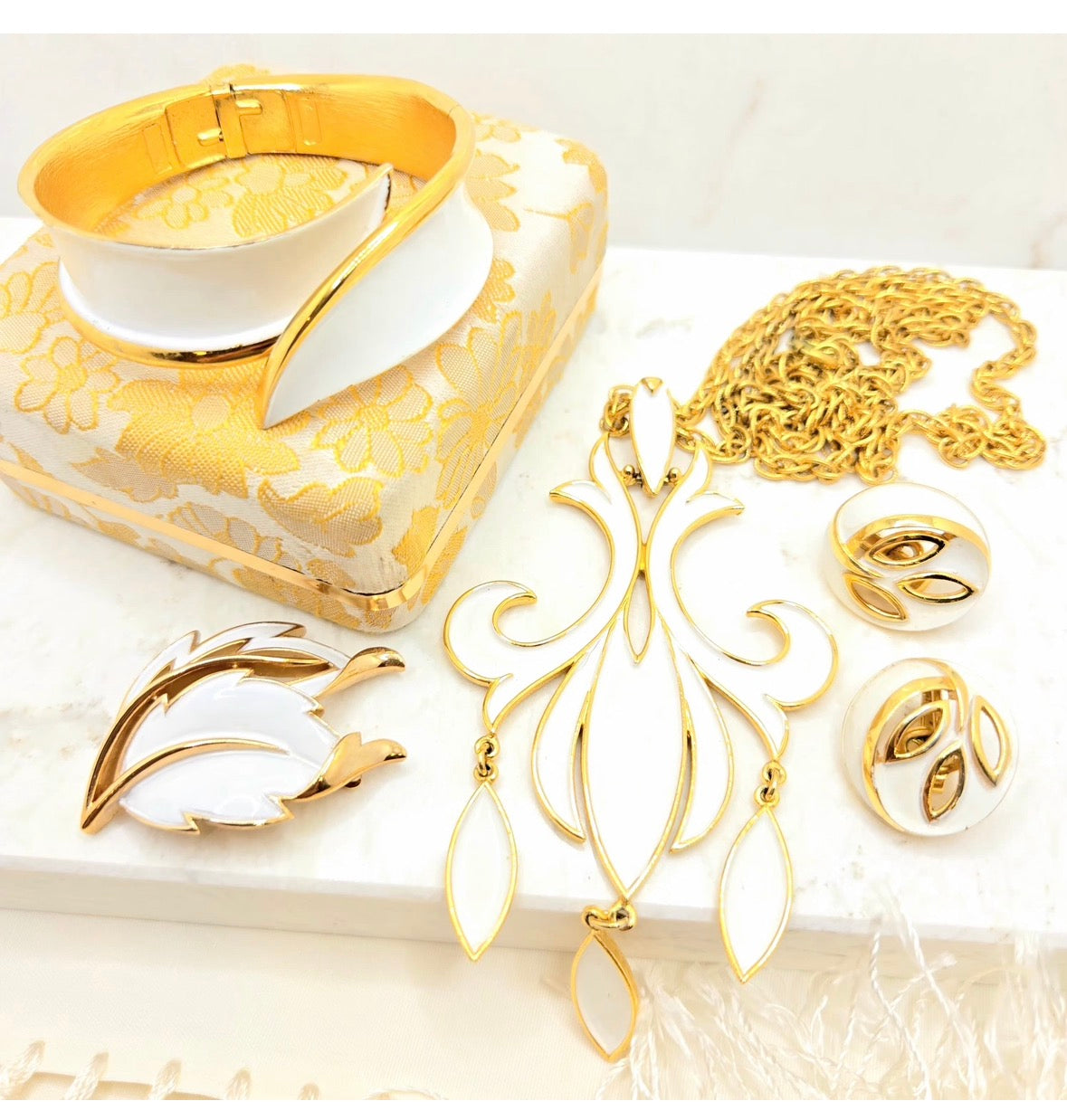 Vintage Trifari Crown White Enamel Gold Tone Necklace Bracelet Earrings Brooch Set