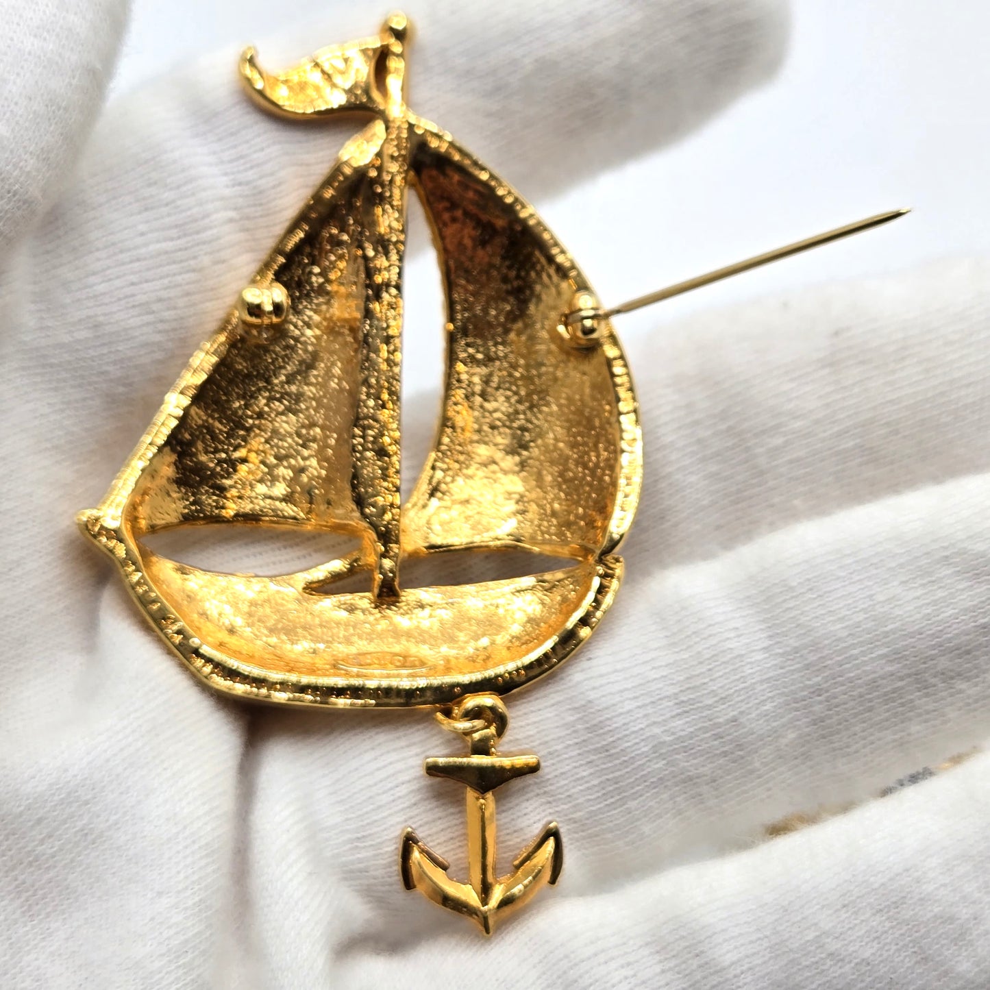 Vintage AVON Sailboat Nautical Gold tone Red White Blue Enamel Dangle Anchor  Brooch pin and earrings set