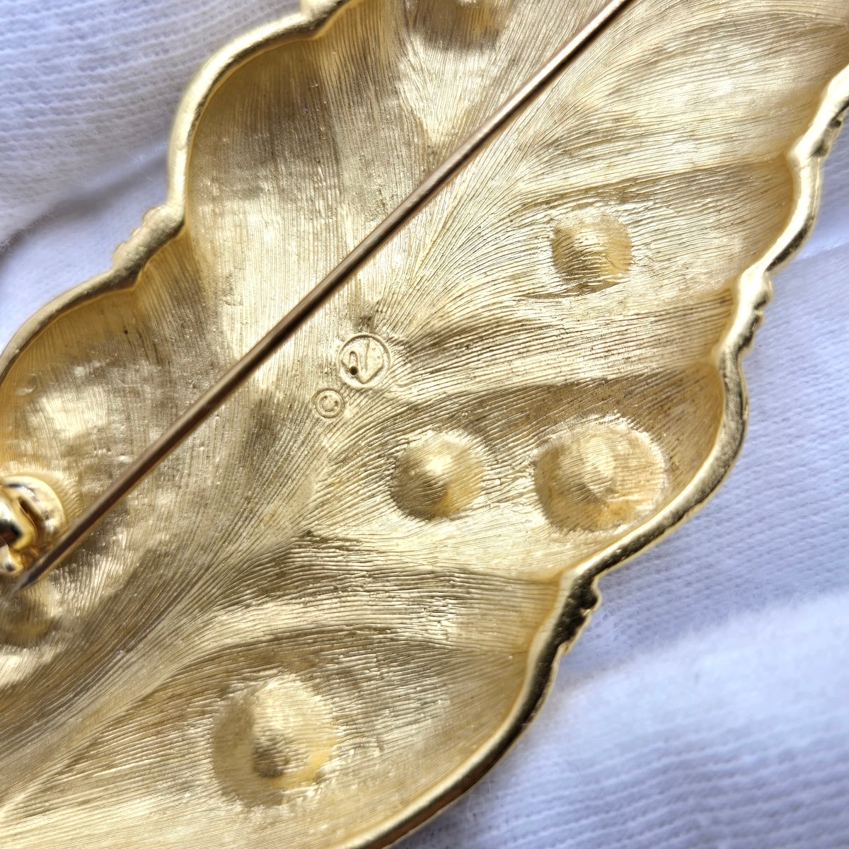Vintage SWAROVSKI SWAN Large Leaf Brushed Gold Tone Brooch Pin Swarovski Crystals