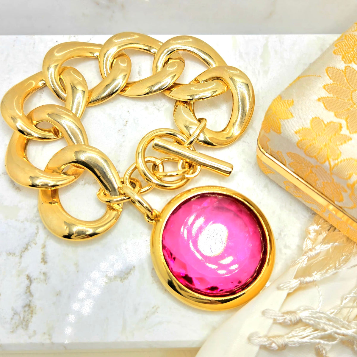 Vintage Bold Chunky Chain Link Pink Glass Charm Gold Tone Toggle Bracelet