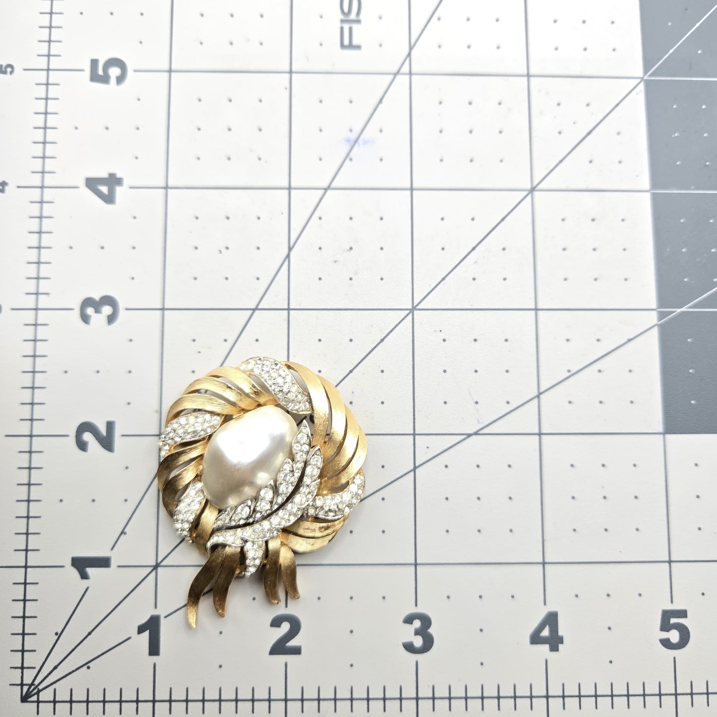 Vintage Trifari crown Alfred Philippe Fantasia Faux Baroque Pearl Gold tone Rhinestone Brooch pin