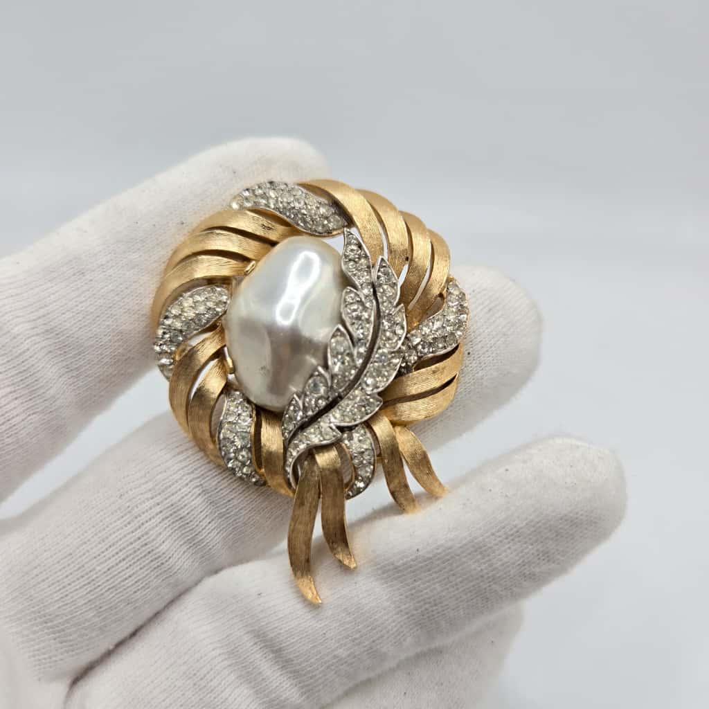 Vintage Trifari crown Alfred Philippe Fantasia Faux Baroque Pearl Gold tone Rhinestone Brooch pin