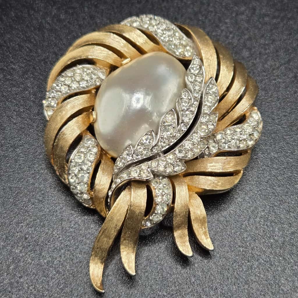 Vintage Trifari crown Alfred Philippe Fantasia Faux Baroque Pearl Gold tone Rhinestone Brooch pin