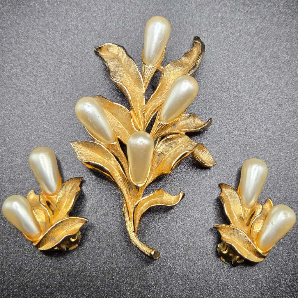 Vintage ART Arthur Pepper Faux pearl floral gold tone Brooch Pin and clip on earrings set
