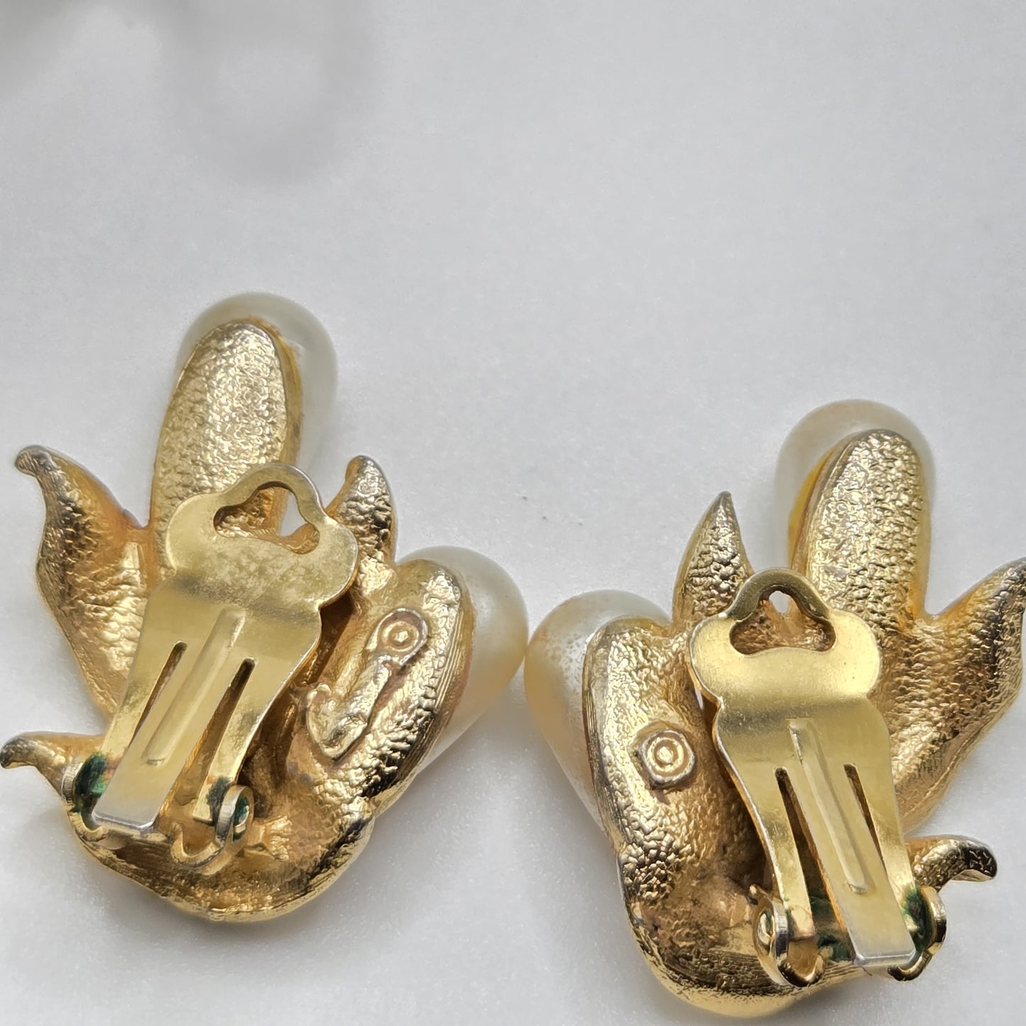 Vintage ART Arthur Pepper Faux pearl floral gold tone Brooch Pin and clip on earrings set