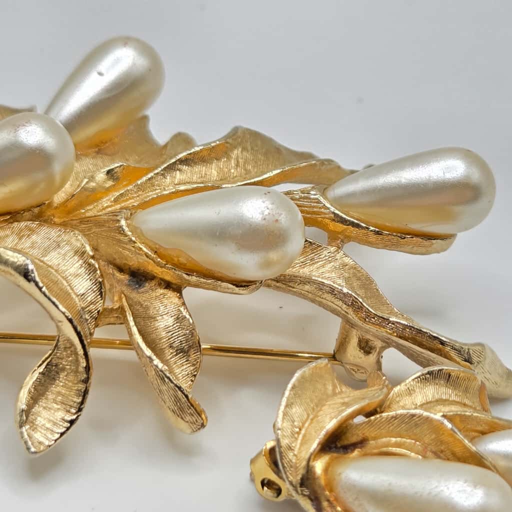 Vintage ART Arthur Pepper Faux pearl floral gold tone Brooch Pin and clip on earrings set