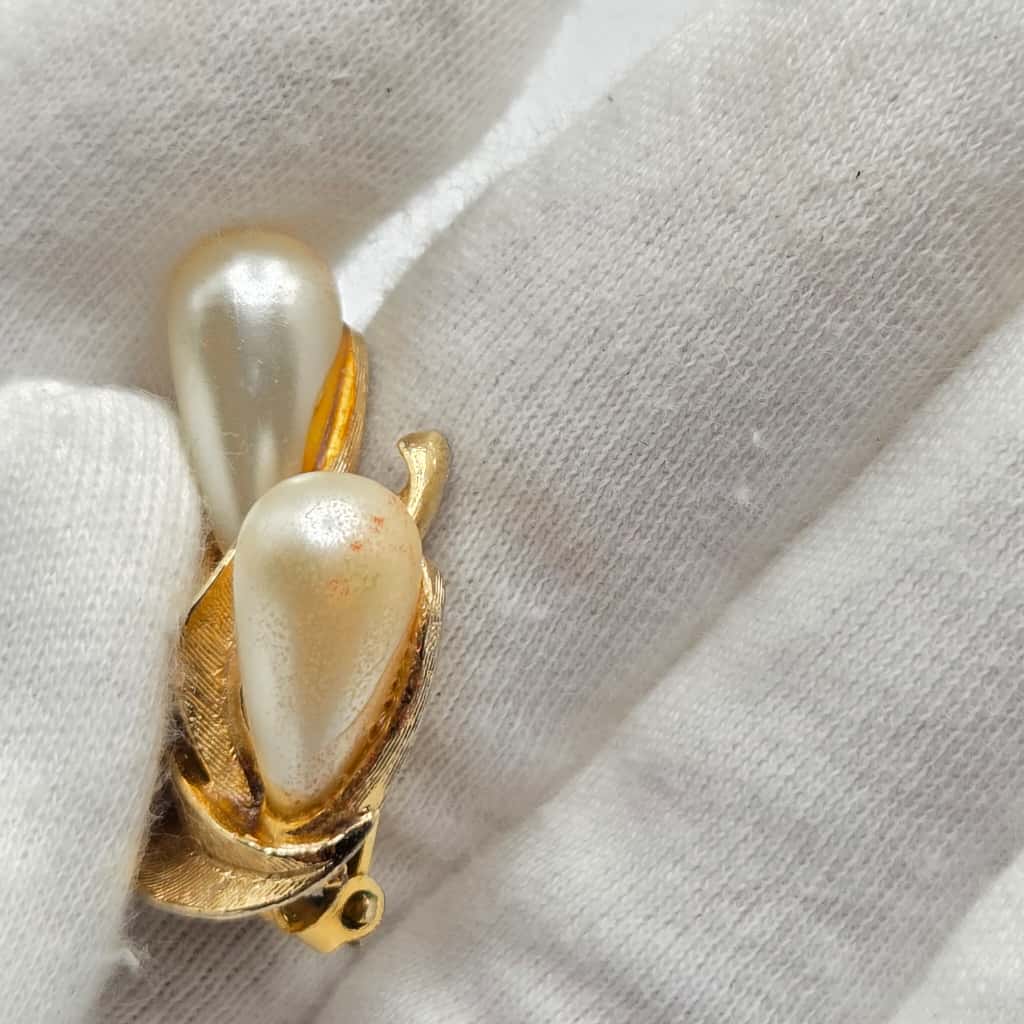 Vintage ART Arthur Pepper Faux pearl floral gold tone Brooch Pin and clip on earrings set