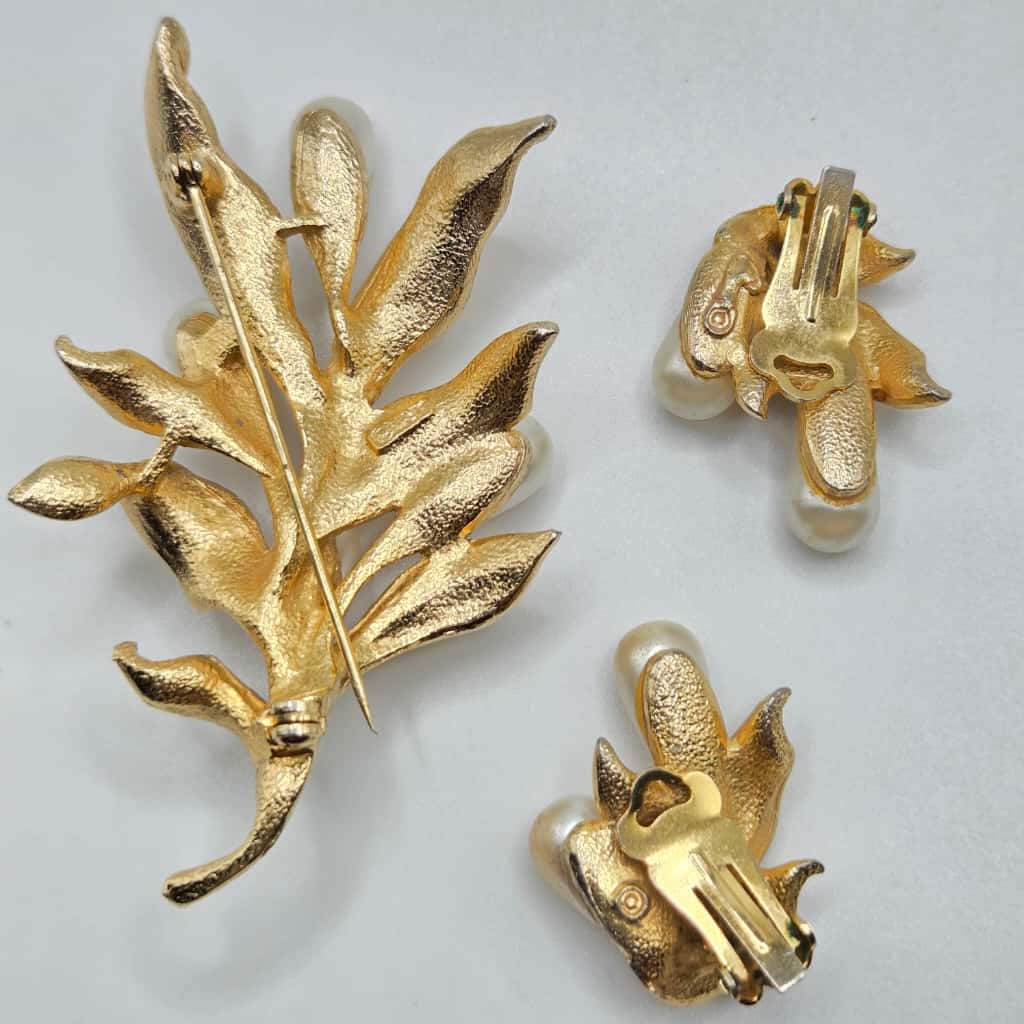 Vintage ART Arthur Pepper Faux pearl floral gold tone Brooch Pin and clip on earrings set
