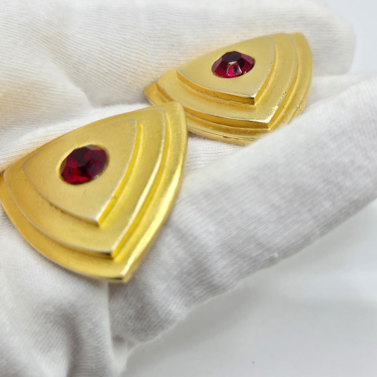 Vintage ROBIN KAHN Large Modernist Red Ruby Rhinestones Gold tone clip on earrings