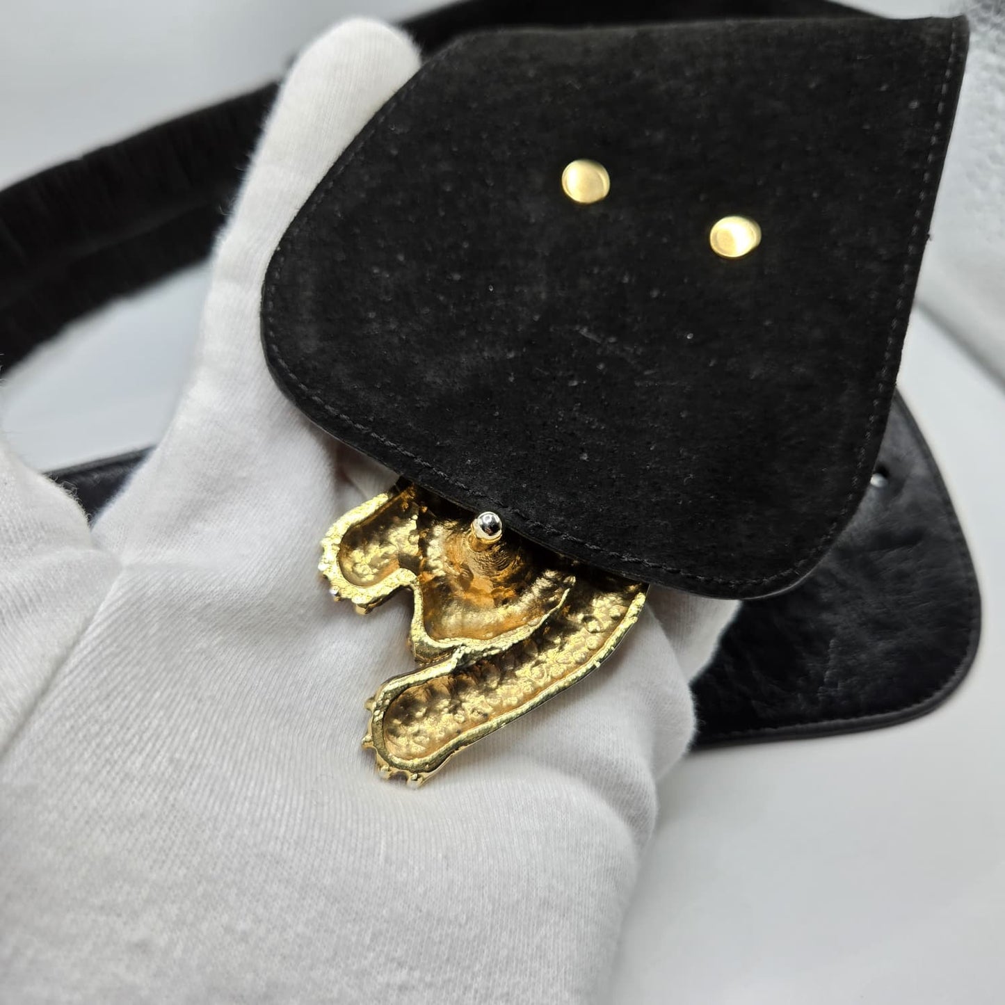 Vintage RAINA gold tone Tiger buckle black leather designer runway belt