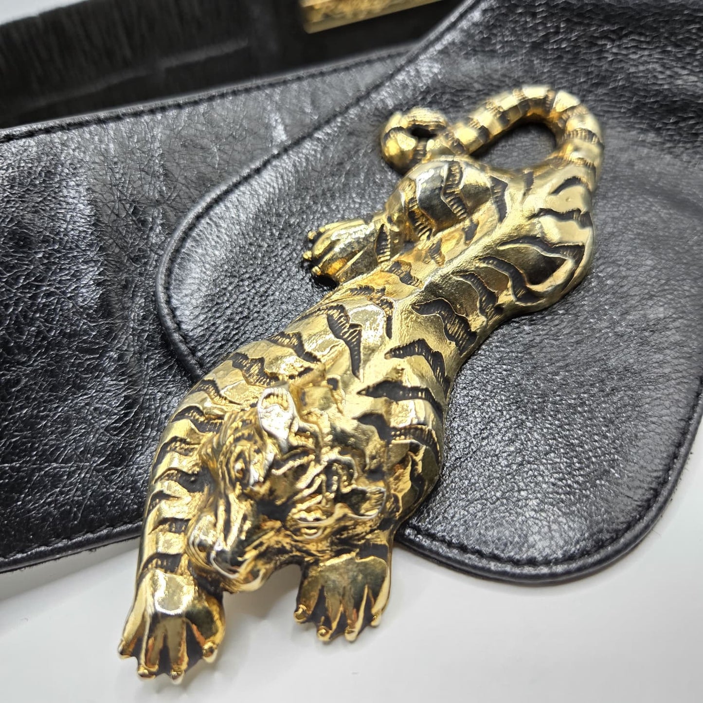 Vintage RAINA gold tone Tiger buckle black leather designer runway belt
