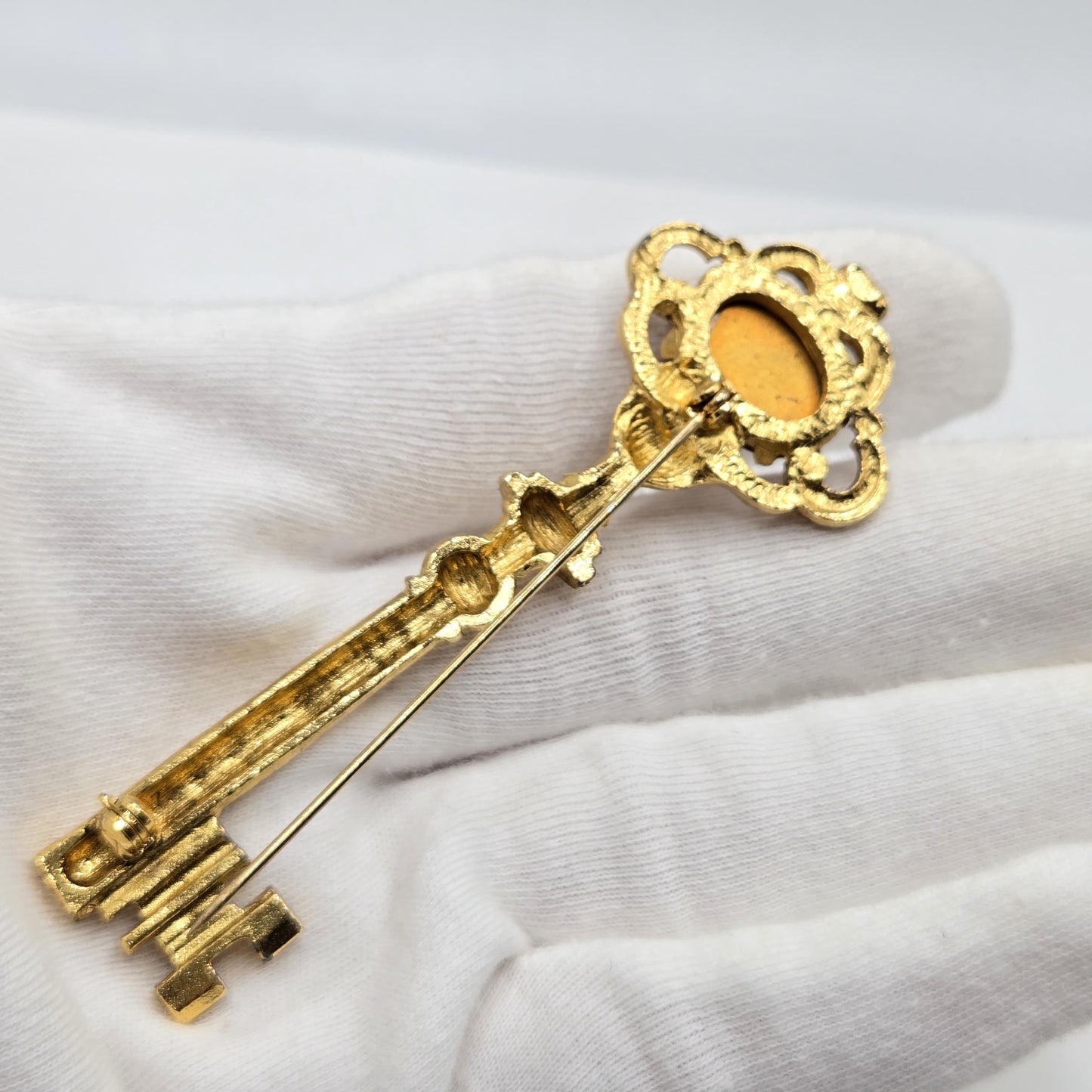 Vintage large Key gold tone red cabochon Brooch pin