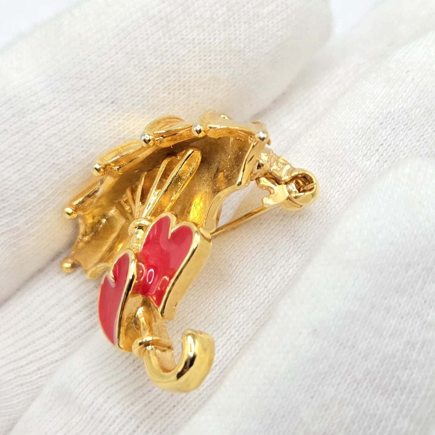 Vintage Two red enamel Hearts under Umbrella gold tone brooch pin