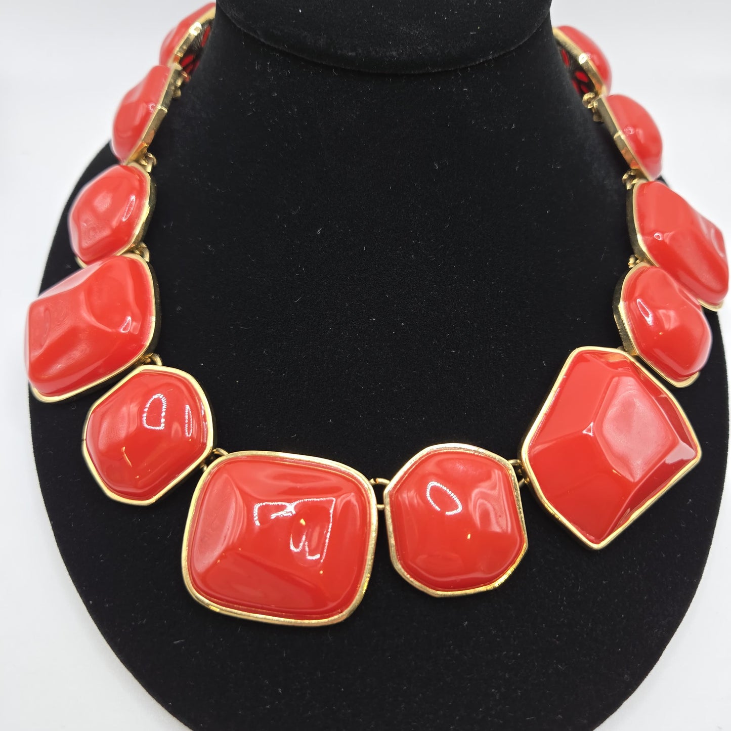 Vintage KJL Kenneth Jay Lane Red Lucite Modernist gold tone designer runway necklace