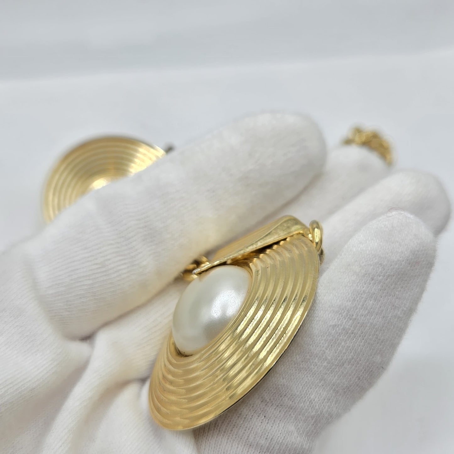 Vintage PARK LANE Cleopatra Faux Pearl gold tone chain necklace and earrings set designer runway