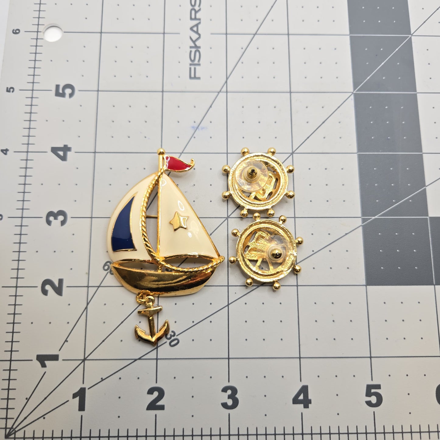 Vintage AVON Sailboat Nautical Gold tone Red White Blue Enamel Dangle Anchor  Brooch pin and earrings set