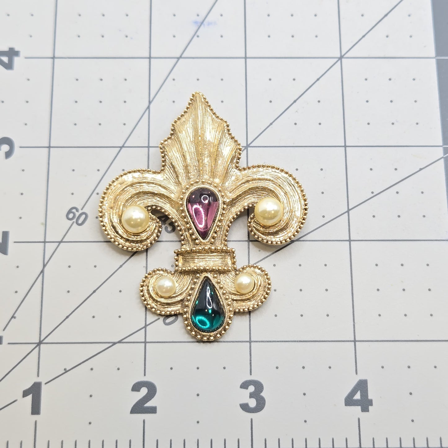 Vintage 1928 FLEUR-DE-LIS Purple Teal Faux Pearls Gold tone Brooch Pin