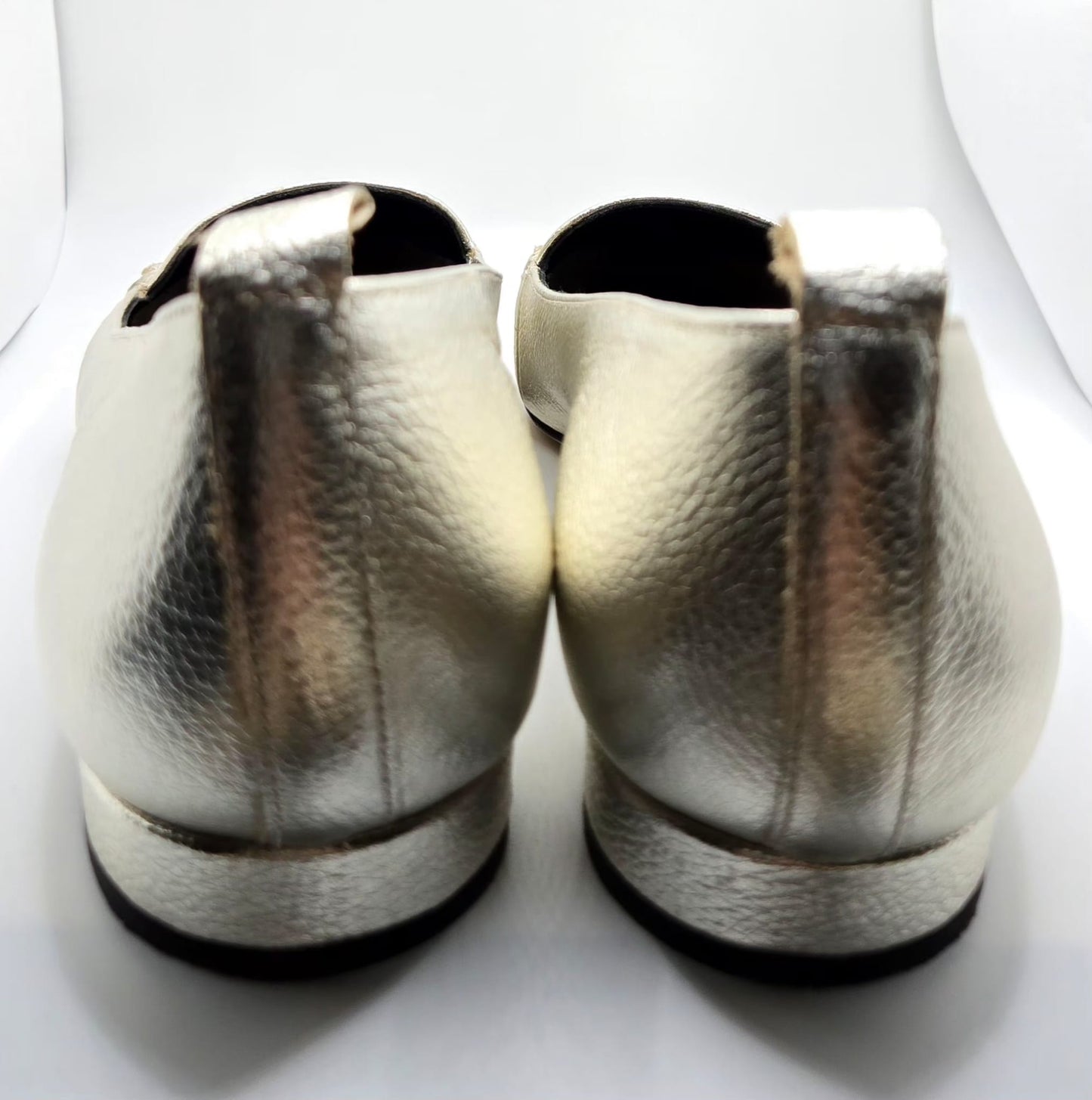 PANCALDI FOR DIANE B Silver Pebbled Pointed-Toe Leather Loafers Shoes Size 39.5