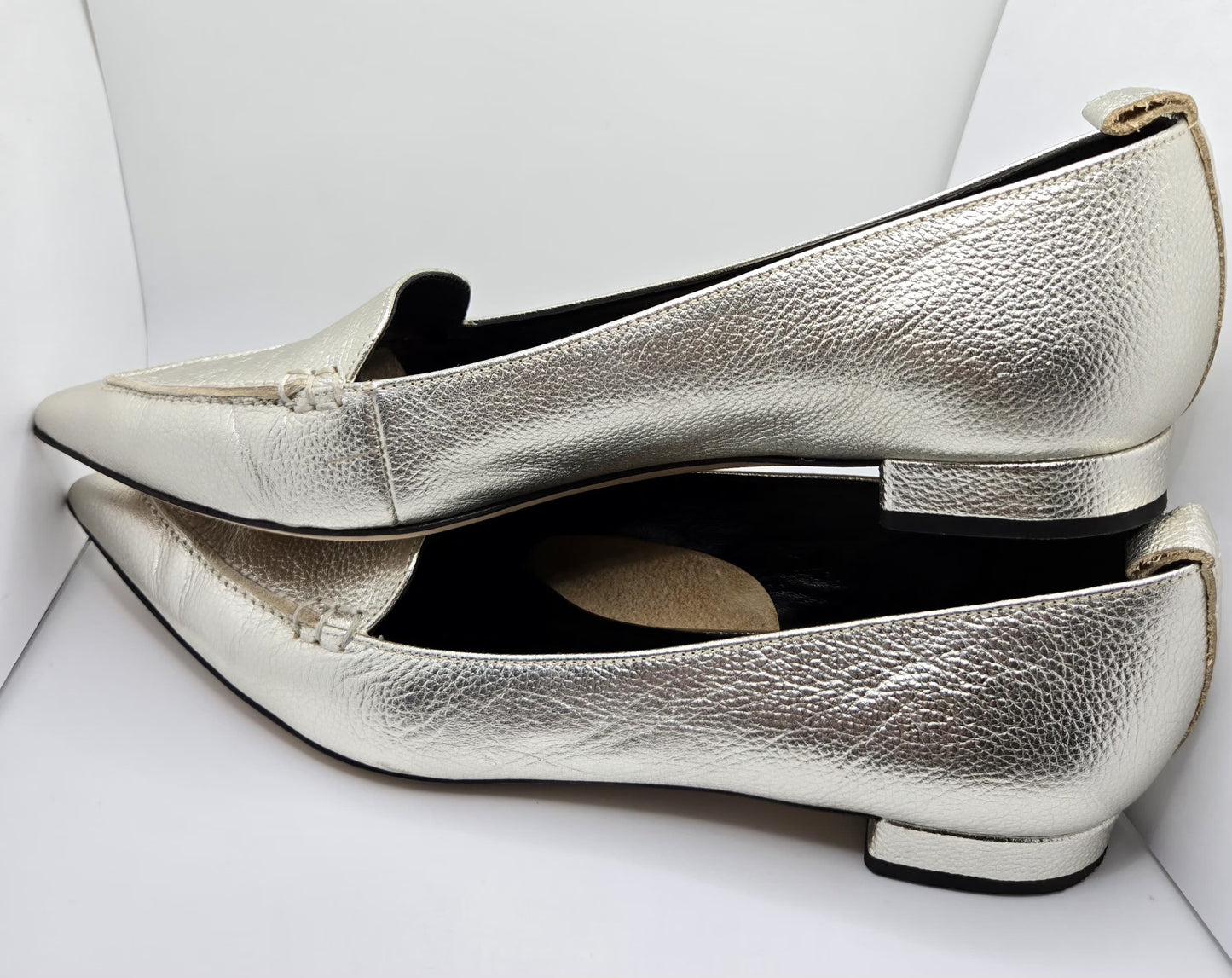 PANCALDI FOR DIANE B Silver Pebbled Pointed-Toe Leather Loafers Shoes Size 39.5