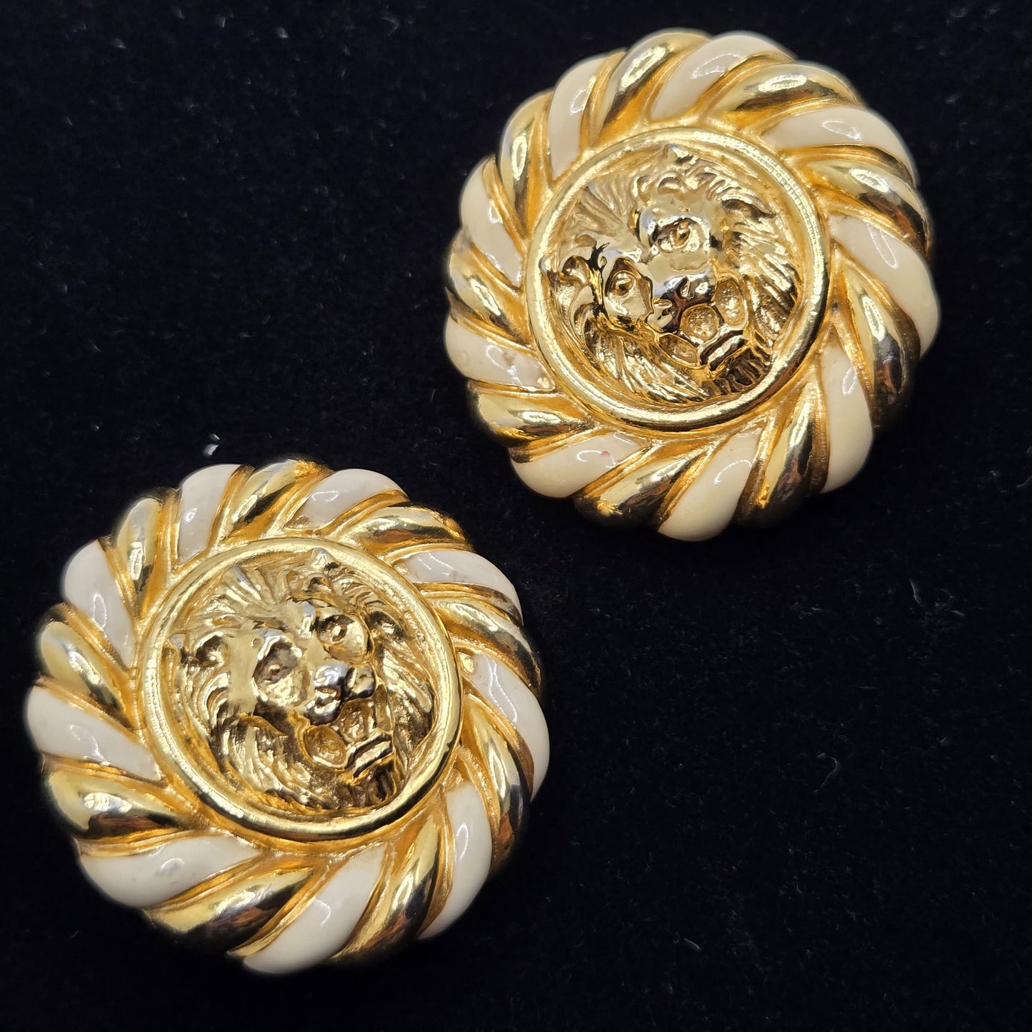 Vintage Anne Klein Lion Head Clip-On Earrings Large Round Cream Enamel Gold Tone Statement