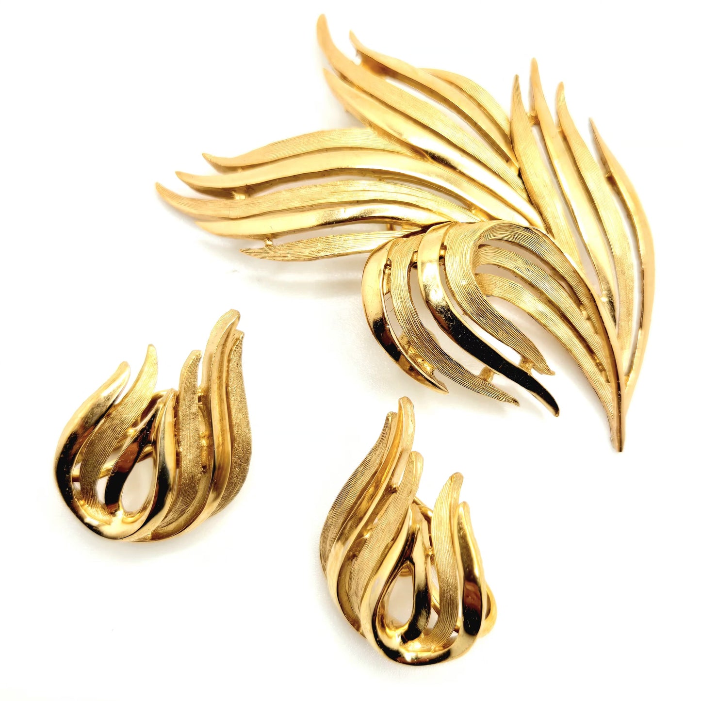 Vintage Crown Trifari Gold-Tone Leaf Floral Brooch Pin & Clip-On Earrings Set