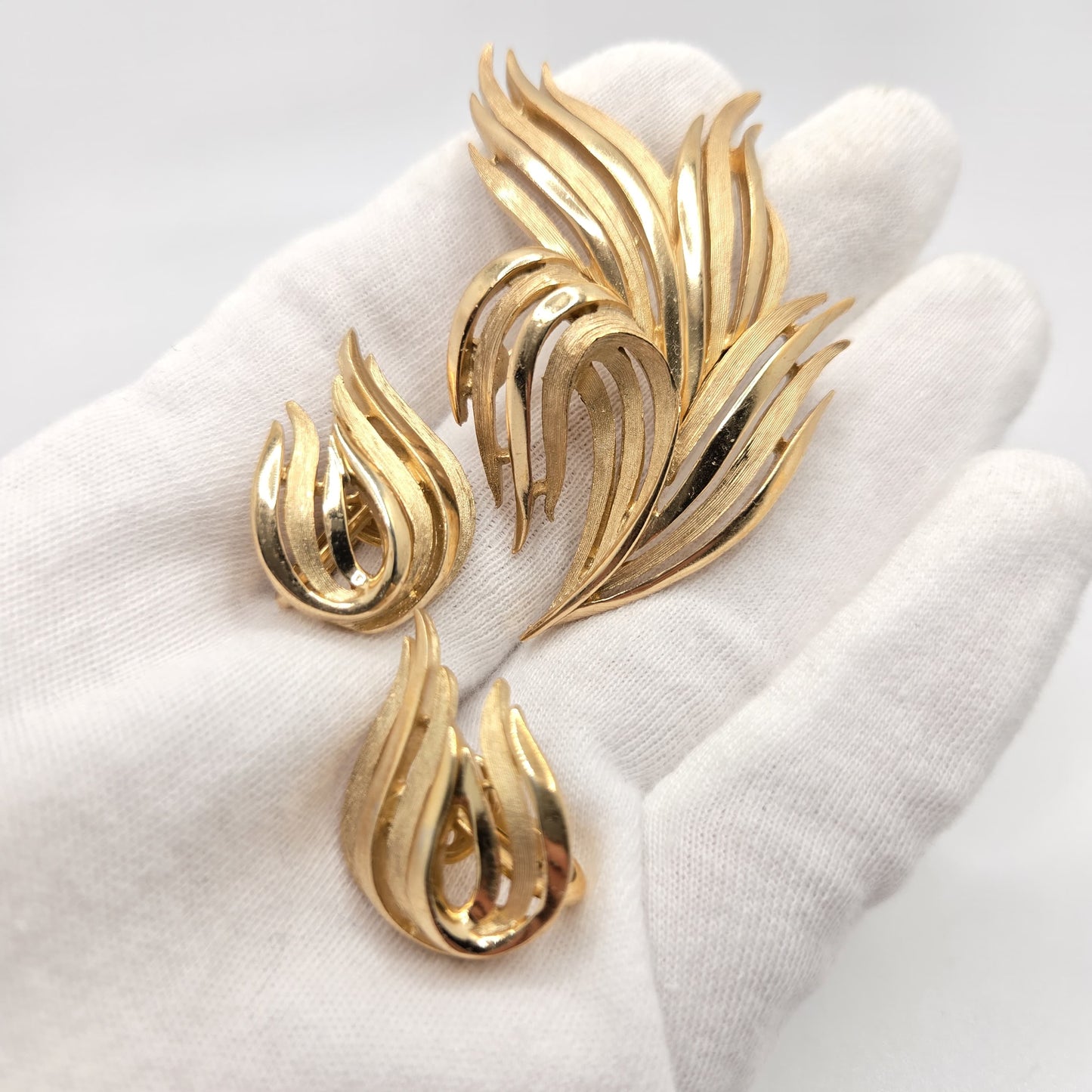 Vintage Crown Trifari Gold-Tone Leaf Floral Brooch Pin & Clip-On Earrings Set
