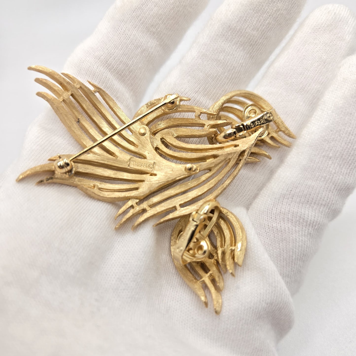 Vintage Crown Trifari Gold-Tone Leaf Floral Brooch Pin & Clip-On Earrings Set