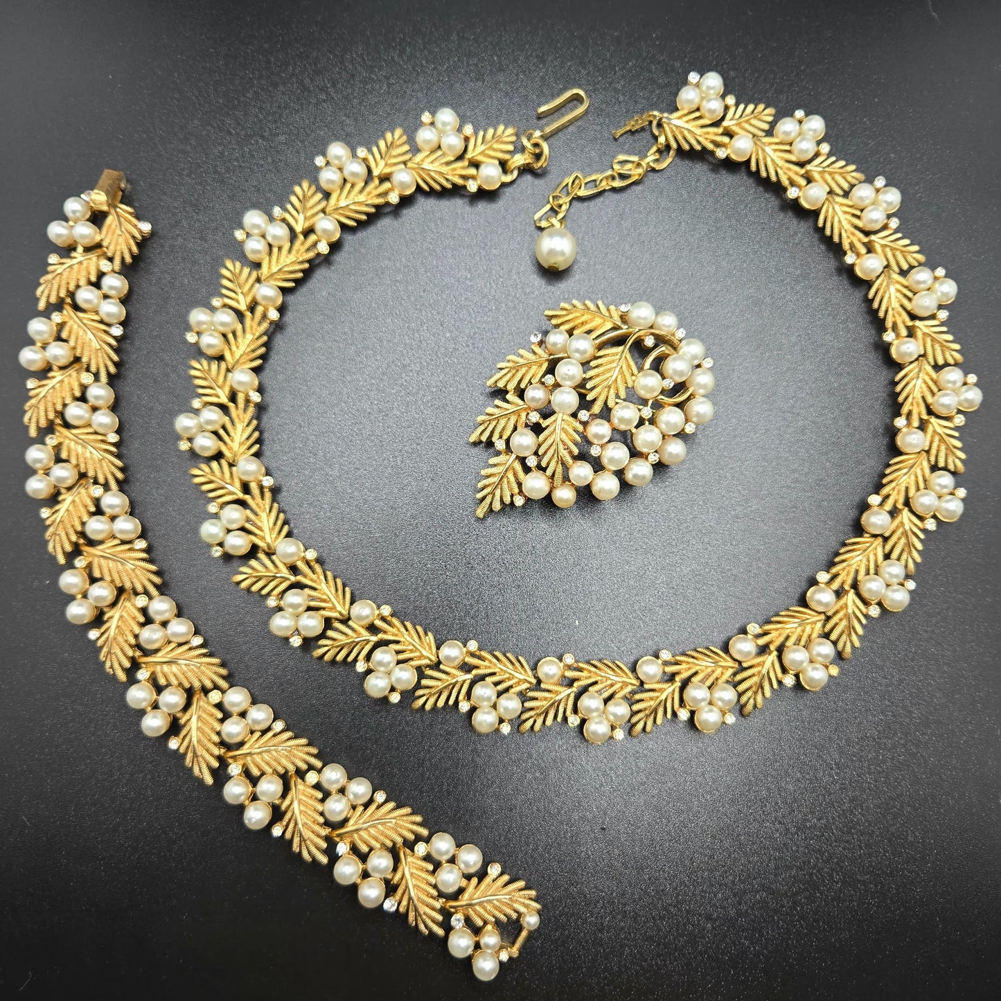Vintage Very Rare TRIFARI Leaves Rhinestone Faux Pearl Brushed Gold-Tone Necklace, Bracelet & Brooch Pin Set