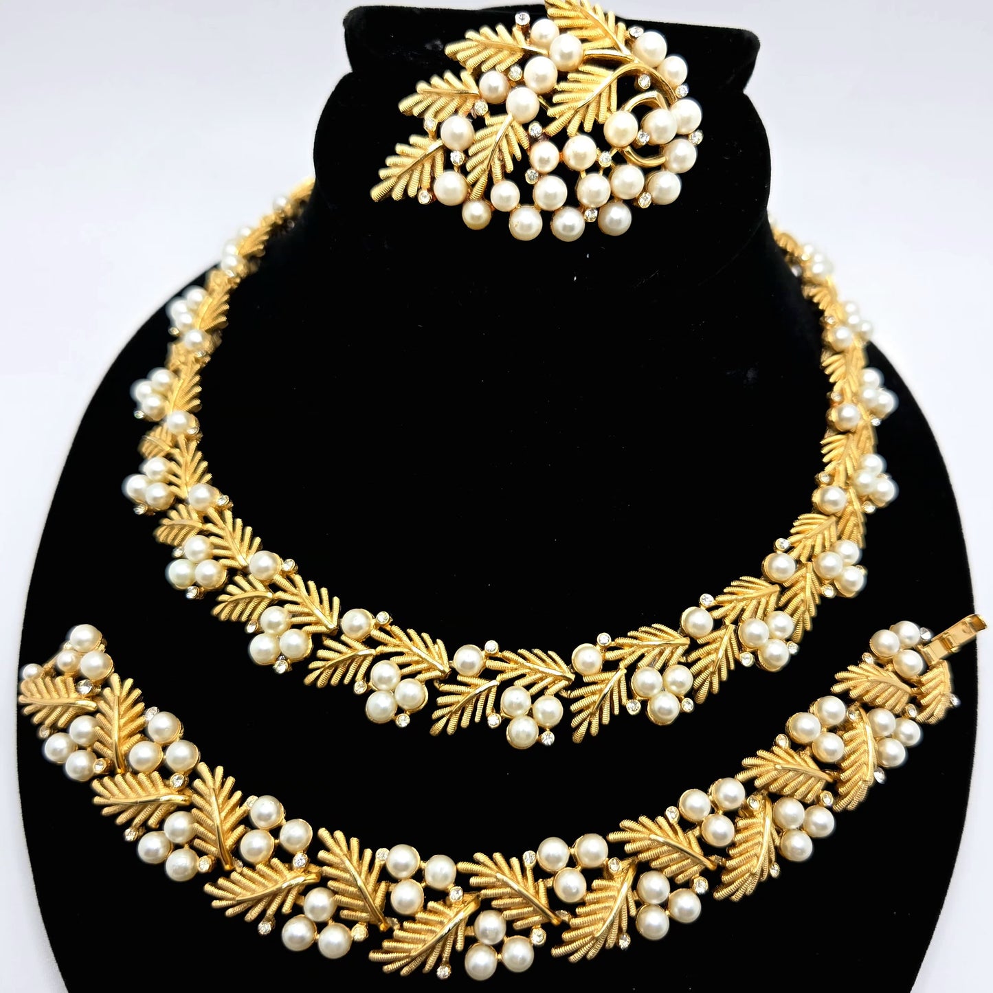 Vintage Very Rare TRIFARI Leaves Rhinestone Faux Pearl Brushed Gold-Tone Necklace, Bracelet & Brooch Pin Set