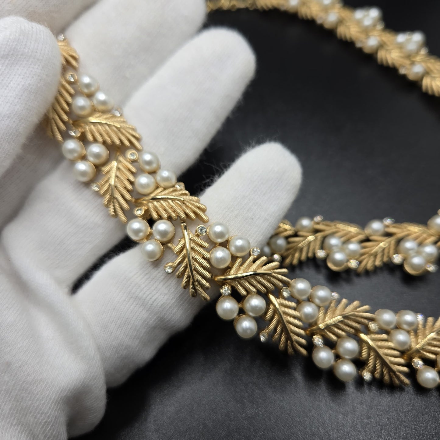 Vintage Very Rare TRIFARI Leaves Rhinestone Faux Pearl Brushed Gold-Tone Necklace, Bracelet & Brooch Pin Set