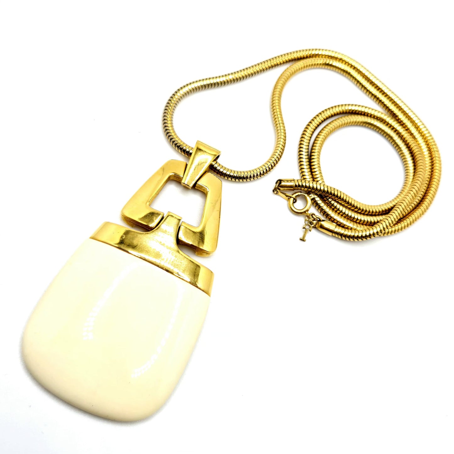 Vintage Crown Trifari Modernist Cream Lucite Gold Tone Snake Chain Pendant Necklace