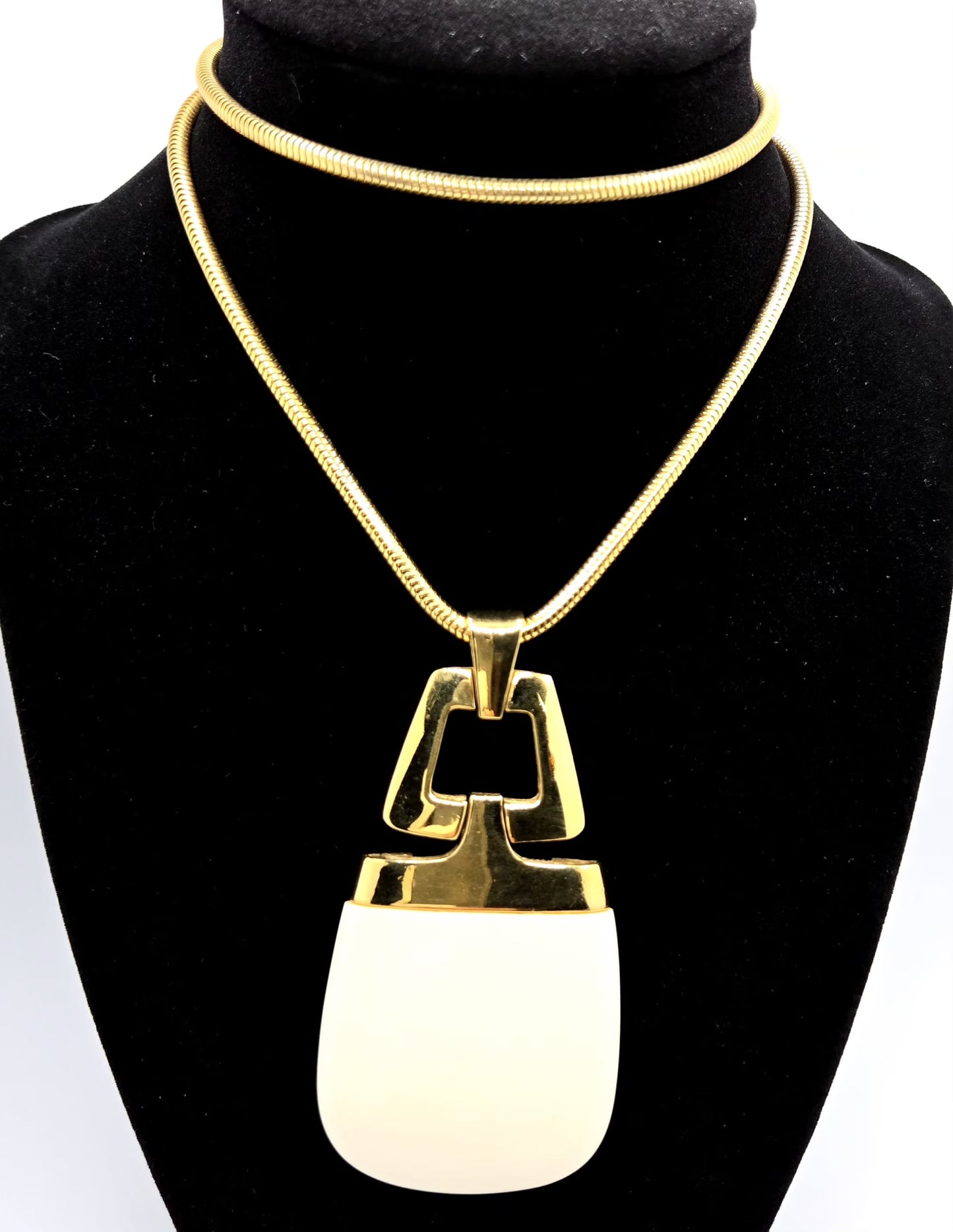 Vintage Crown Trifari Modernist Cream Lucite Gold Tone Snake Chain Pendant Necklace