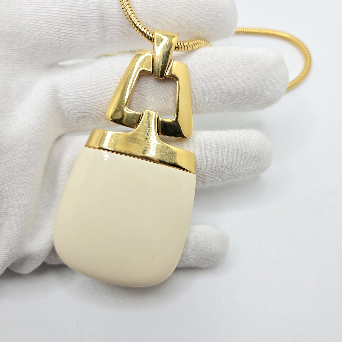 Vintage Crown Trifari Modernist Cream Lucite Gold Tone Snake Chain Pendant Necklace
