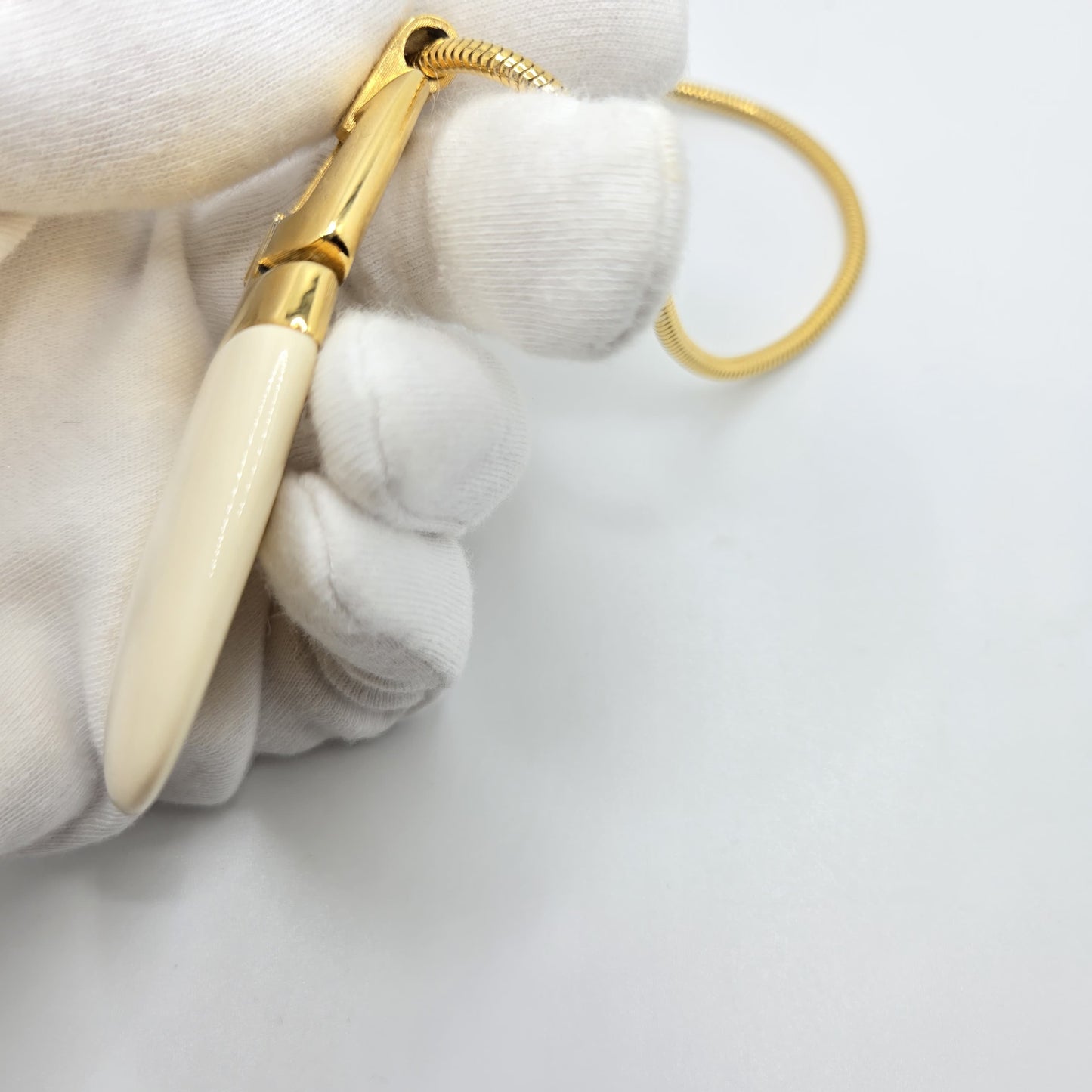 Vintage Crown Trifari Modernist Cream Lucite Gold Tone Snake Chain Pendant Necklace
