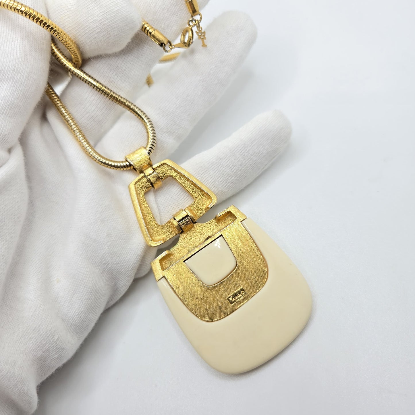 Vintage Crown Trifari Modernist Cream Lucite Gold Tone Snake Chain Pendant Necklace