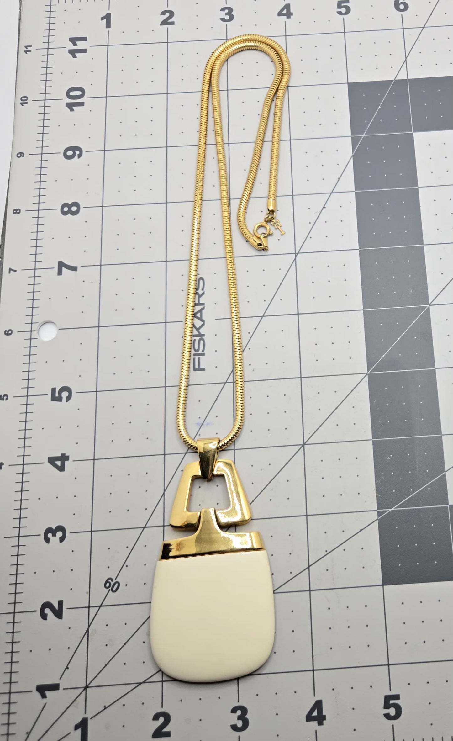 Vintage Crown Trifari Modernist Cream Lucite Gold Tone Snake Chain Pendant Necklace