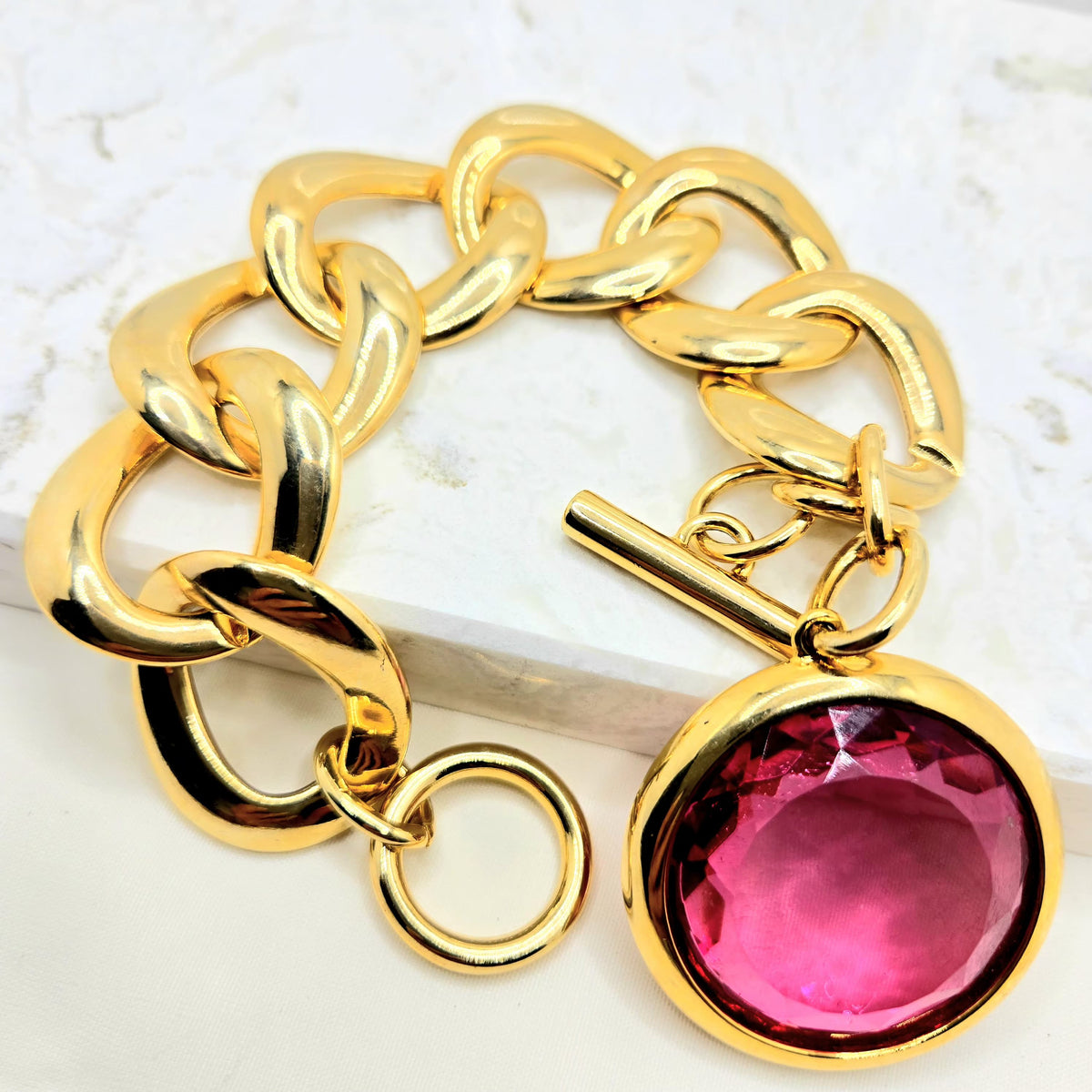 Vintage Bold Chunky Chain Link Pink Glass Charm Gold Tone Toggle Bracelet