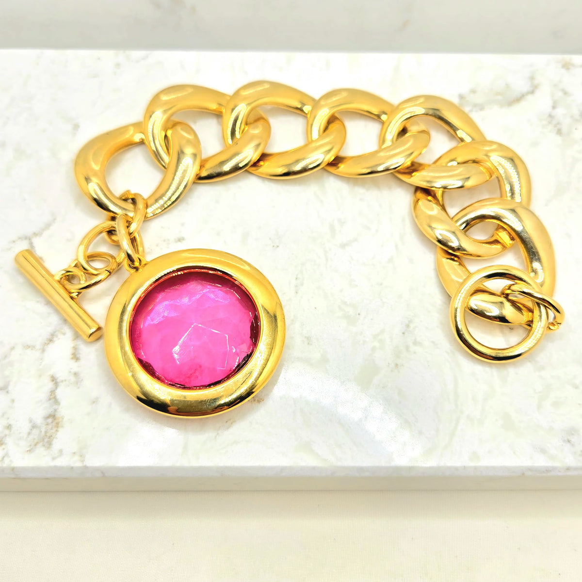 Vintage Bold Chunky Chain Link Pink Glass Charm Gold Tone Toggle Bracelet