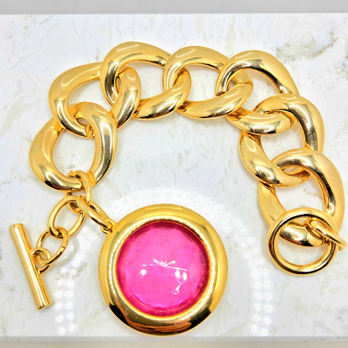 Vintage Bold Chunky Chain Link Pink Glass Charm Gold Tone Toggle Bracelet