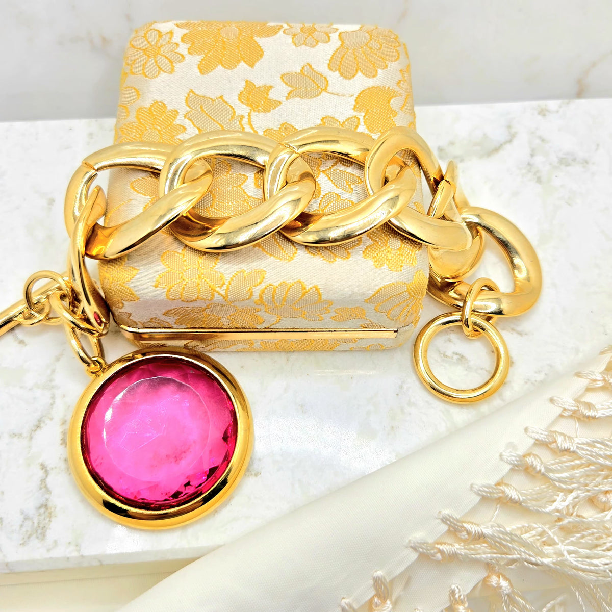 Vintage Bold Chunky Chain Link Pink Glass Charm Gold Tone Toggle Bracelet