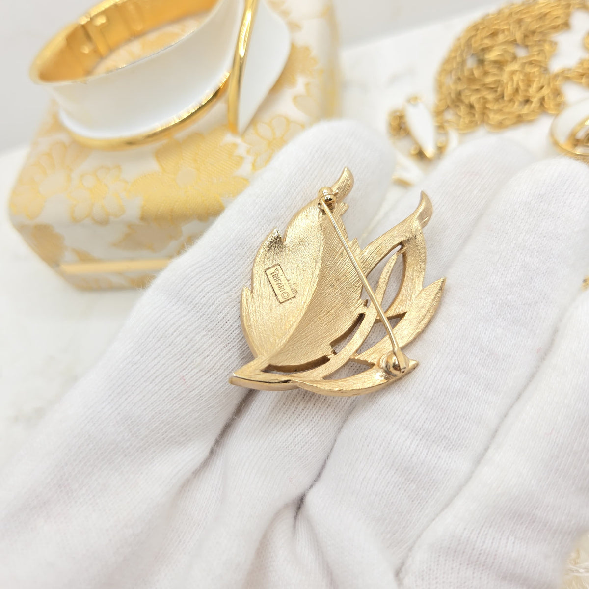 Vintage Trifari Crown White Enamel Gold Tone Necklace Bracelet Earrings Brooch Set