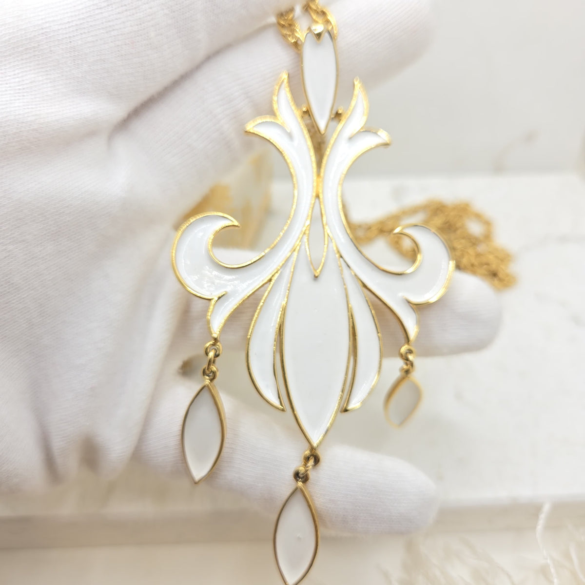 Vintage Trifari Crown White Enamel Gold Tone Necklace Bracelet Earrings Brooch Set