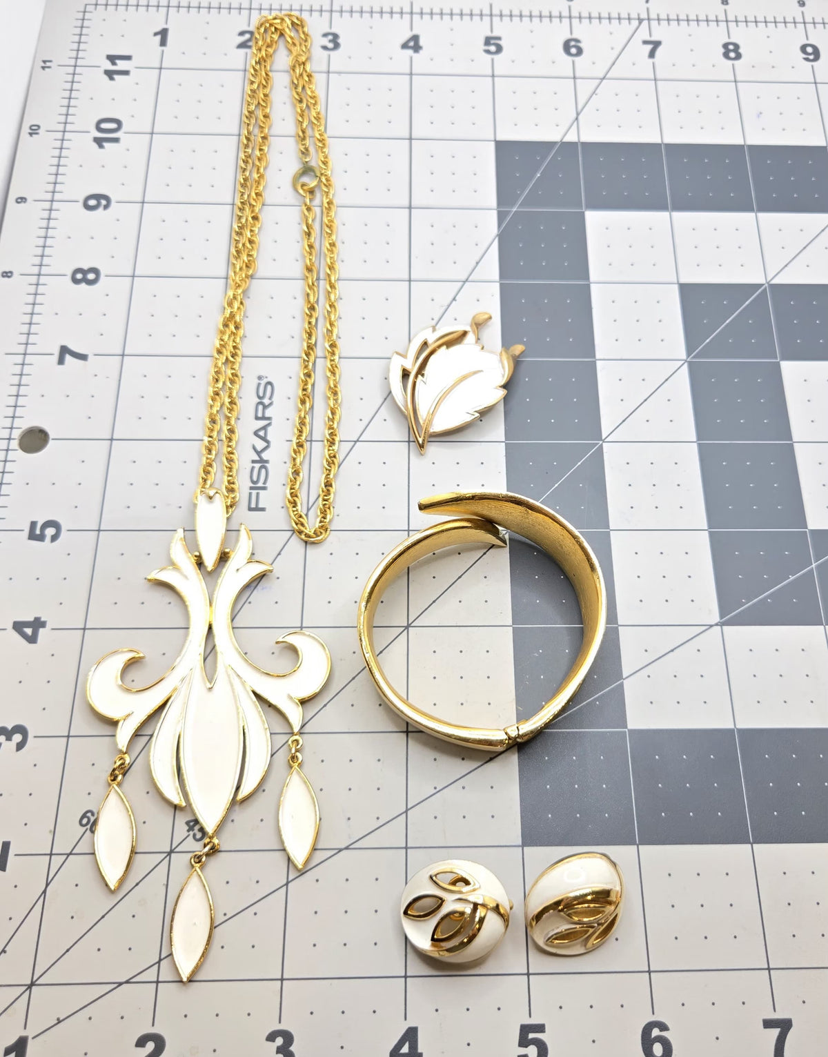 Vintage Trifari Crown White Enamel Gold Tone Necklace Bracelet Earrings Brooch Set