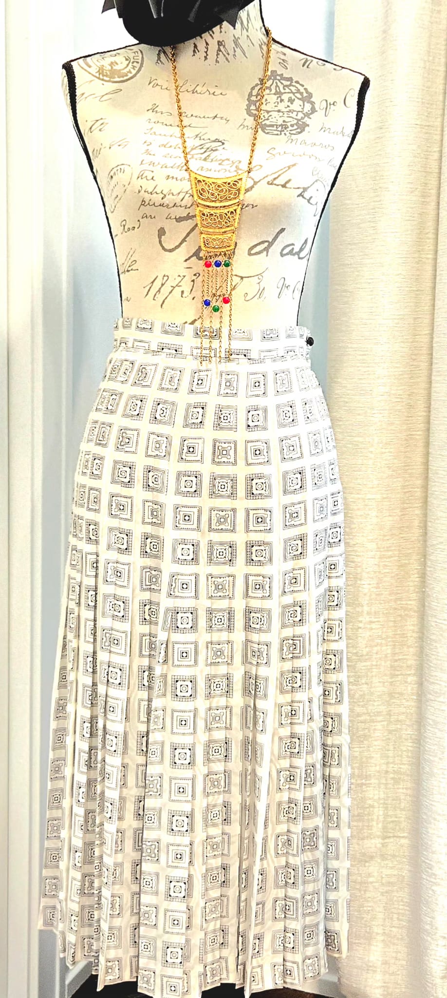 Vintage SAKS FIFTH AVENUE Italy Silk Black & White Pleated Midi Skirt Size 0-2